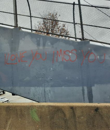 Graffiti "I love you I miss you" 